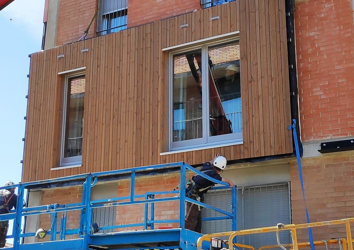 Prefabricated wooden-based façade systems to save energy
