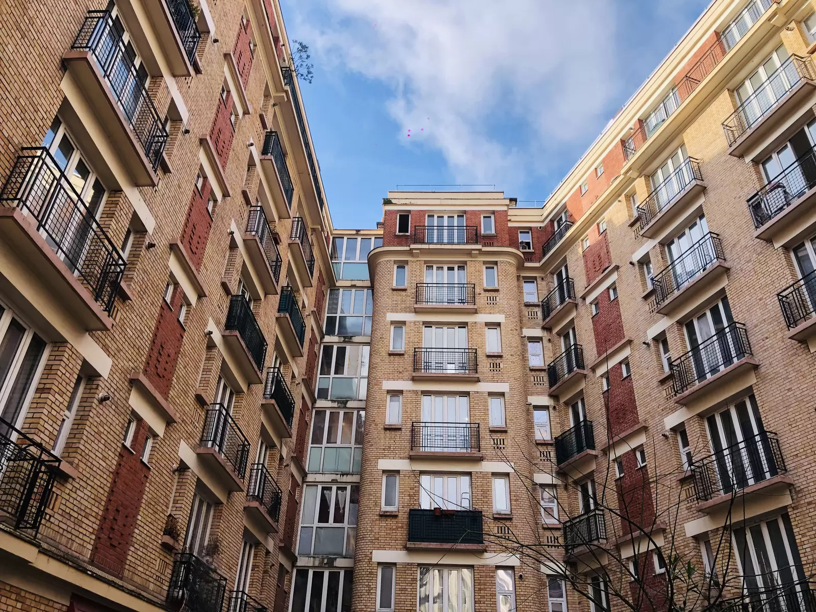 Réhabiliter le logement social parisien : nécessités et modes d'emploi par l'exemple