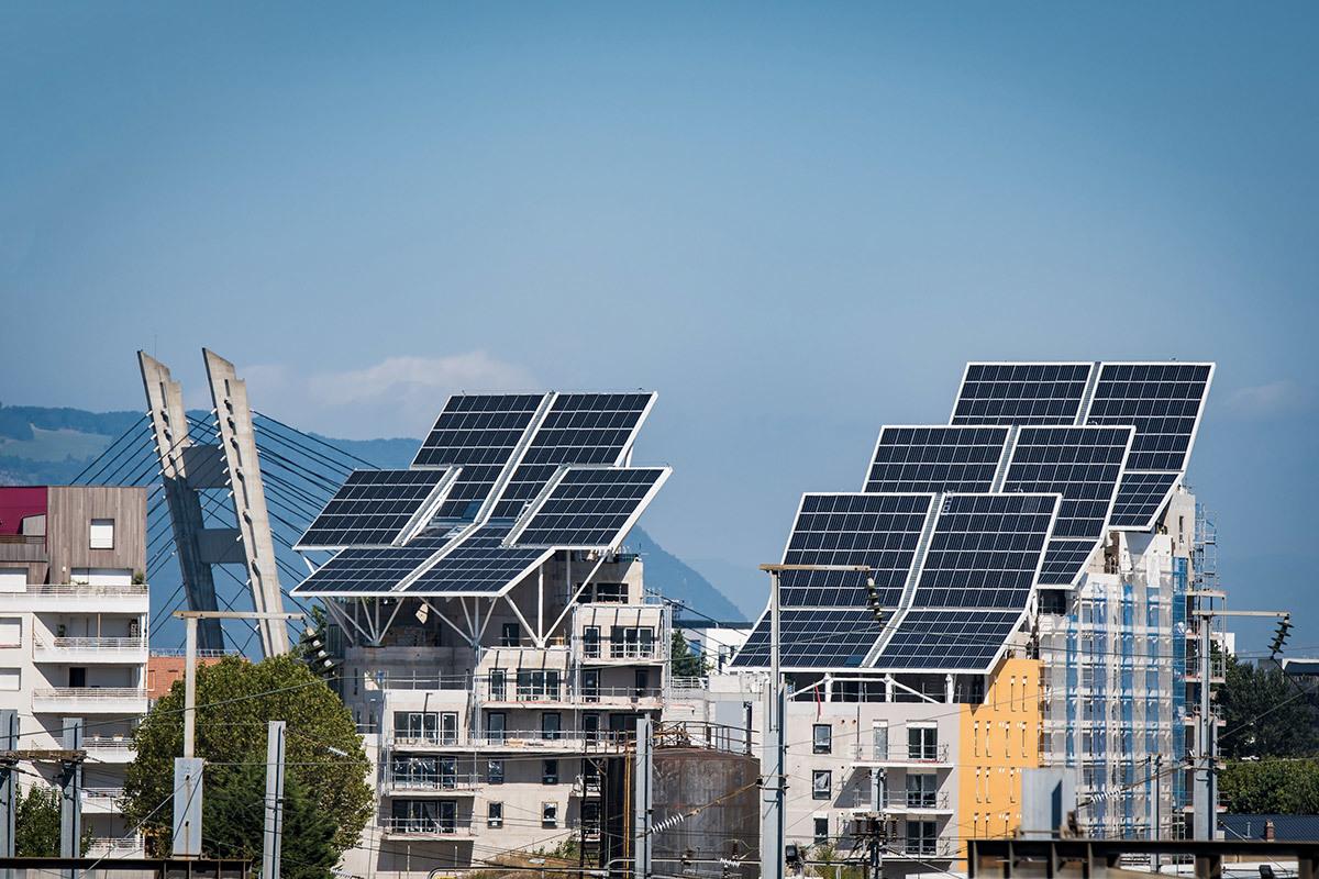 3 centrales photovoltaïques en toiture pour autoconsommation collective